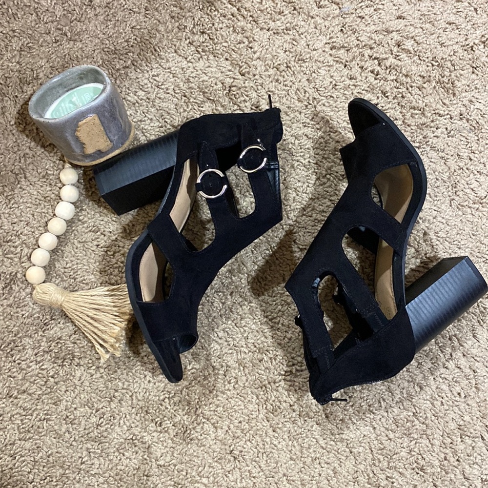APT.9 Block Suede Buckle Peep Toe Heels